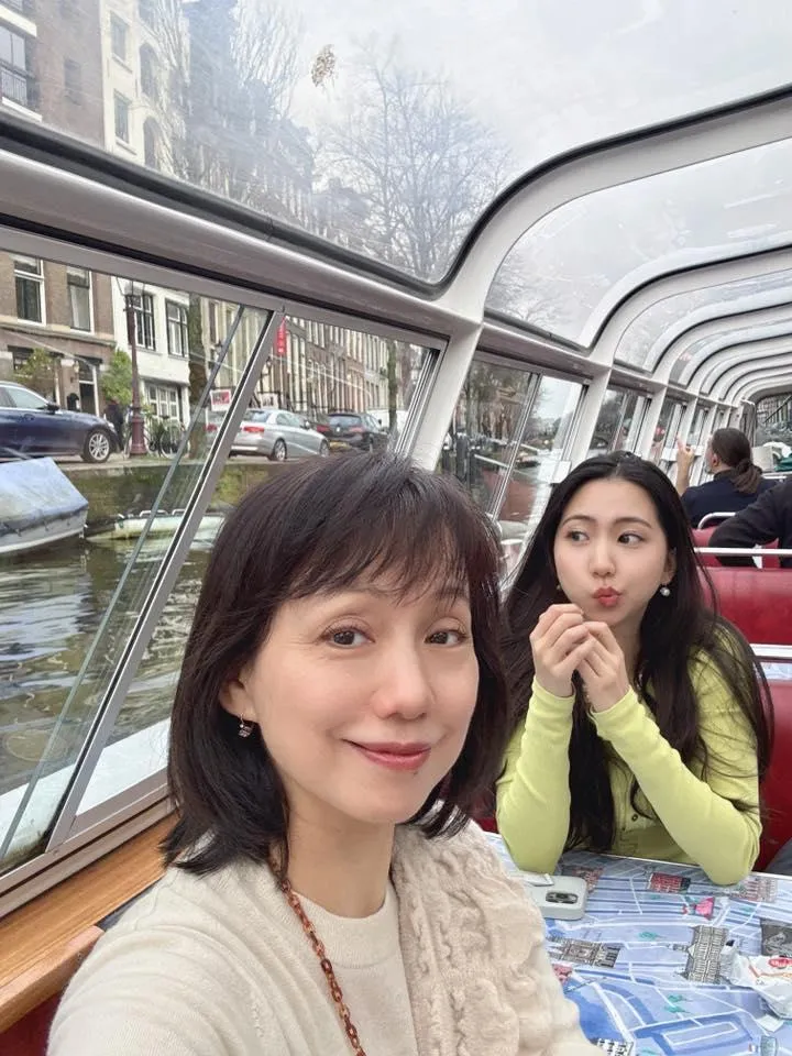蔡幸娟時常會更新和愛女合照，母女高顏值先討論。（圖／翻攝FB 蔡幸娟中國娃娃歡樂營）
