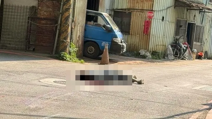 男子遭貨車輾過當場死亡。（圖／翻攝自臉書「我是南港人」）