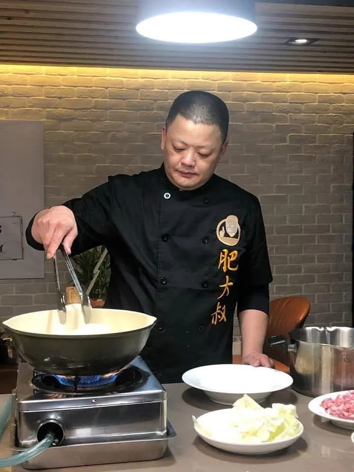 「肥大叔」何裕輝本月5日離世,享年46歲。(圖/翻攝肥大叔臉書)