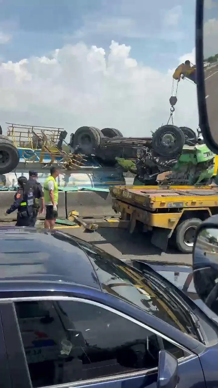 現場全力搶救中。（圖／台南道路救援張家班）