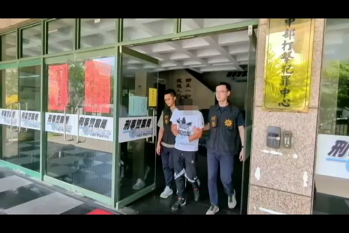 韓青山的小弟被逮捕畫面。（圖／刑事局提供）