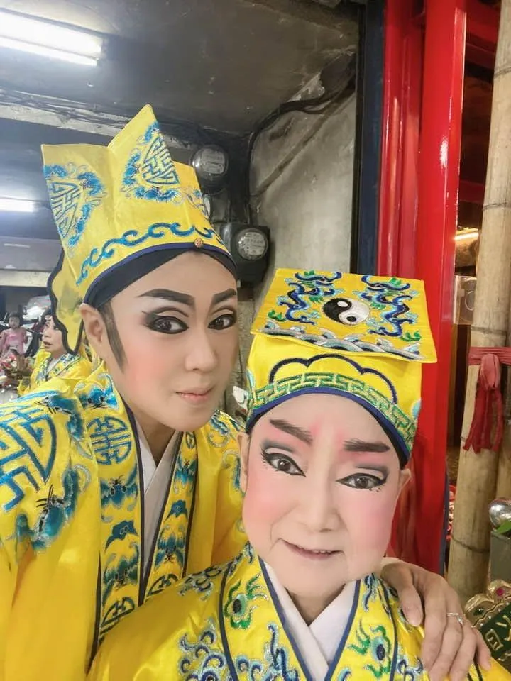 與王秋冠情同母女的歌仔戲友人伍怡君於16日凌晨透過個人臉書證實消息。（圖／翻攝伍君 臉書）