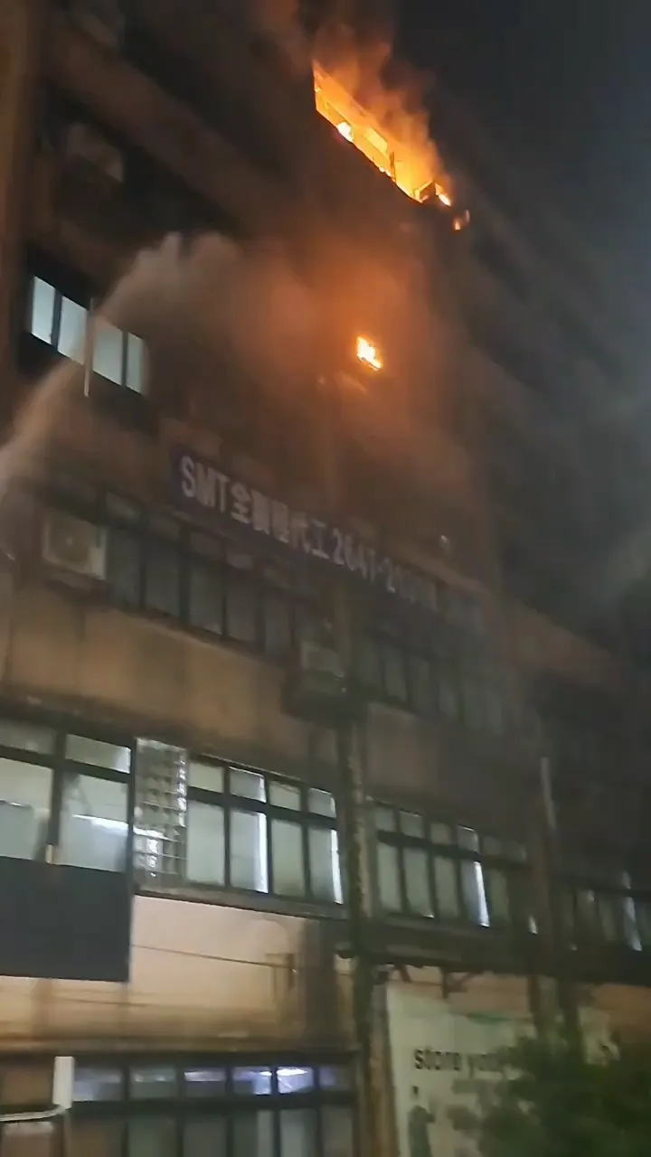 汐止廠辦火警現場。(圖/民眾提供)