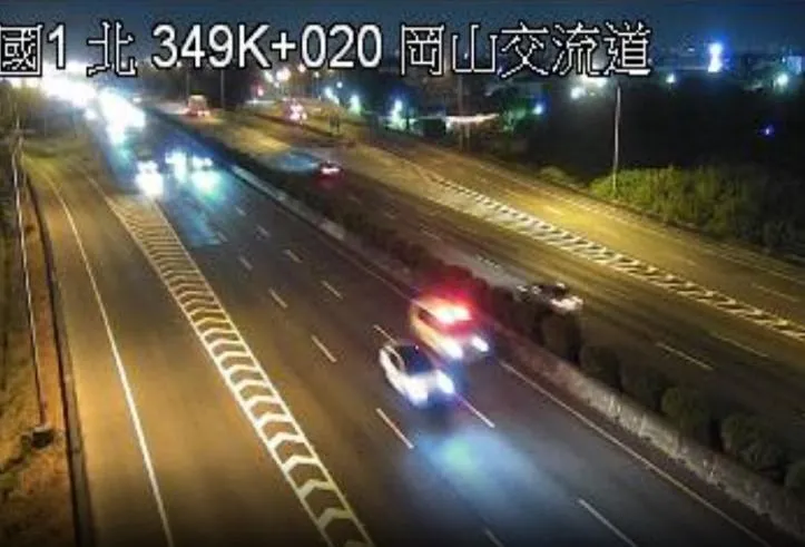 救護車行經國道監視器畫面。(圖/翻攝畫面)