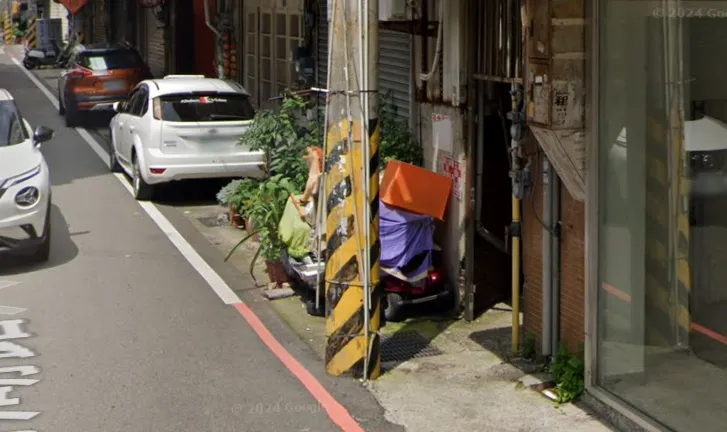 有民眾目擊一名女子被綁在電線桿。（示意圖／翻攝自Google Maps）