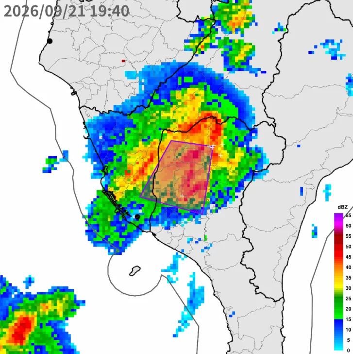 南高屏晚間大雷雨!氣象署示警短延時強降雨,慎防積水、雷擊。(圖/氣象署)
