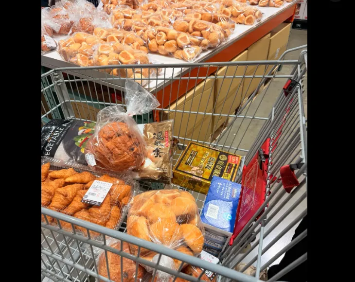 好市多在全球主要與「Feeding America」等食物銀行合作，捐贈烘焙品、生鮮食品給慈善機構。（圖／翻攝自臉書／Costco好市多商品消費心得分享區）