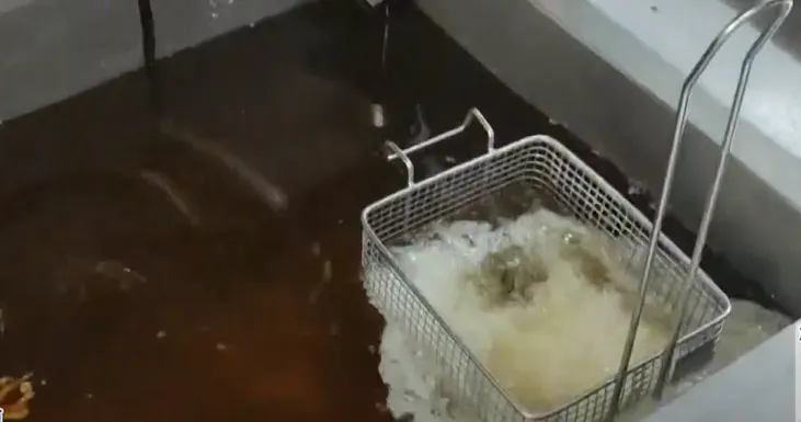 網友表示，「炸高麗菜超好吃！雖然有點油，但真的很香。」（示意圖／中天新聞）