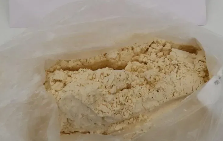 香港商赫士盟食品企業從美國進口的炸雞裹粉被發現殘留致癌農藥,不符規定,超過1077公斤全數退運或銷毀。(圖/食藥署)