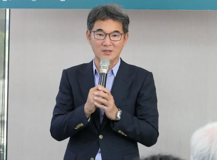 雲林縣長參選人劉建國15日針對AI影片影射不當男女關係表示，正與團隊研議是否提告。（圖／中時張朝欣攝）