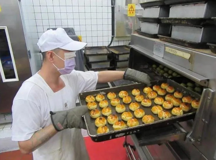 台東縣泰源監獄所製作的蛋黃酥。（圖／中天新聞資料照）