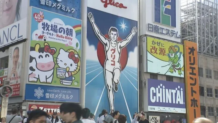 日本大阪道頓堀著名地標「固力果跑跑人」。(圖/NNN)