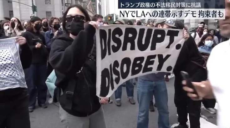 紐約民眾為聲援洛杉磯，也走上街頭抗議。（圖／NNN）