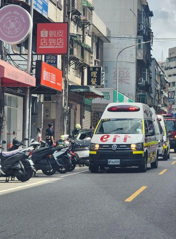 內湖路二段驚傳墜樓意外。（圖／翻攝自臉書／我是內湖人）
