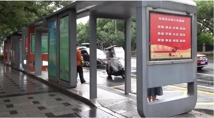 事發的巴士車站。(圖/翻攝NNN)