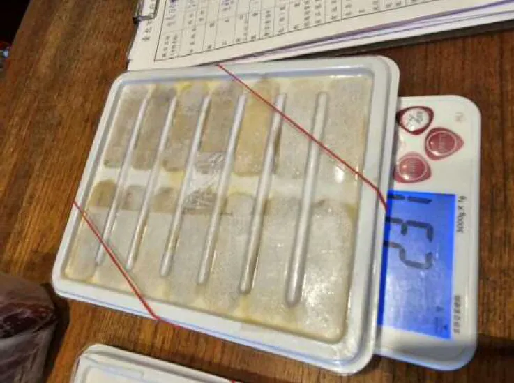 金泰日本料理（內湖店）抽驗的1件「生鮮海膽」則檢出重金屬鎘0.8 mg/kg，超過標準值0.3 mg/kg。（圖／北市衛生局）