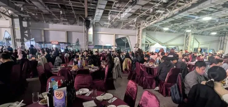 年關將近,許多民眾尾牙聚餐吃不停,醫師15日提醒,不少人在這段時間飲食容易放縱、偏重大魚大肉。(圖/中央社)