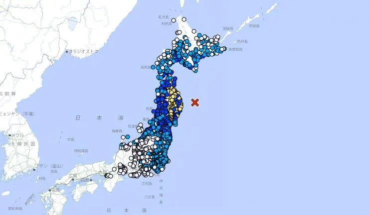 日本青森縣20日下午發生規模7.7強震,引發海嘯警報。(圖/翻攝自日本氣象廳)