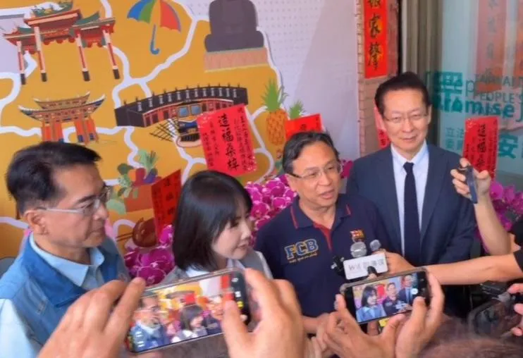 國民黨有意爭取彰化縣長提名的謝衣鳯、魏平政和柯呈枋首度同台。（圖／台灣民眾黨-彰化縣黨部臉書粉專）
