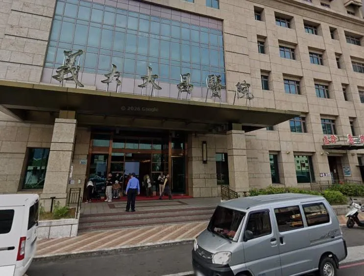 大昌醫院今(15)日發聲明指出,涉案醫師即日起暫停臨床醫療業務3個月,靜待調查結果(圖/GoogleMaps)