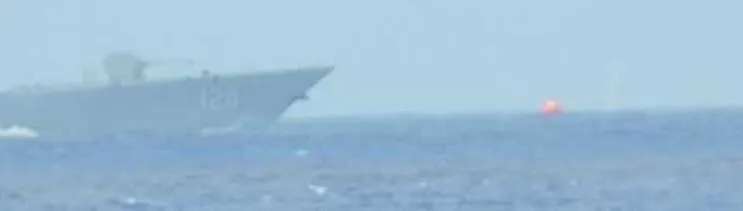 編號124的解放軍驅逐艦，在日本經濟海域開火射擊。（圖／日本防衛省統合幕僚監部網站）