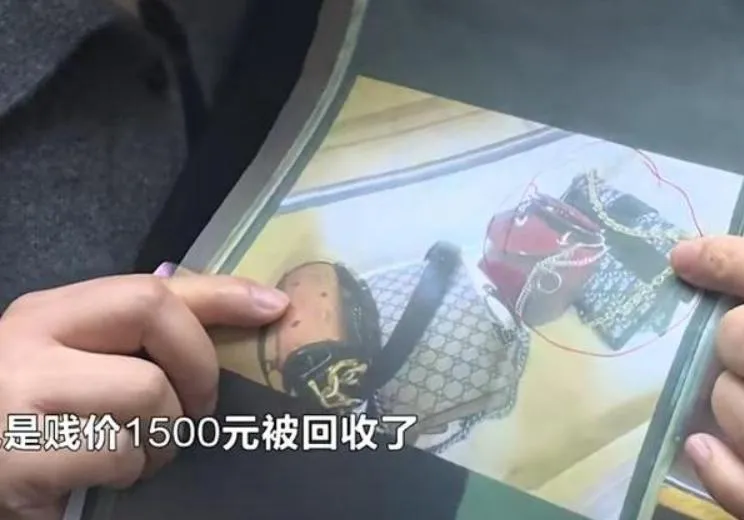 丁女出示被女兒賤賣的精品。(圖/翻攝新浪微博)