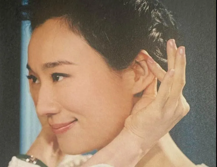曾以《奢求》、《自由》等歌曲紅極一時的女歌手坣娜（原名唐娜）驚傳病逝。（圖／臉書「Tang Yoga 坣娜的坣瑜伽」）