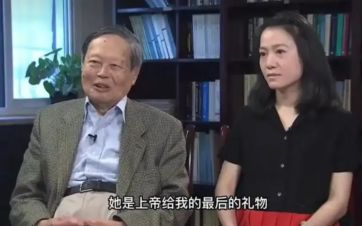 楊振寧及其夫人翁帆。（圖／翻攝《楊瀾訪談錄》）
