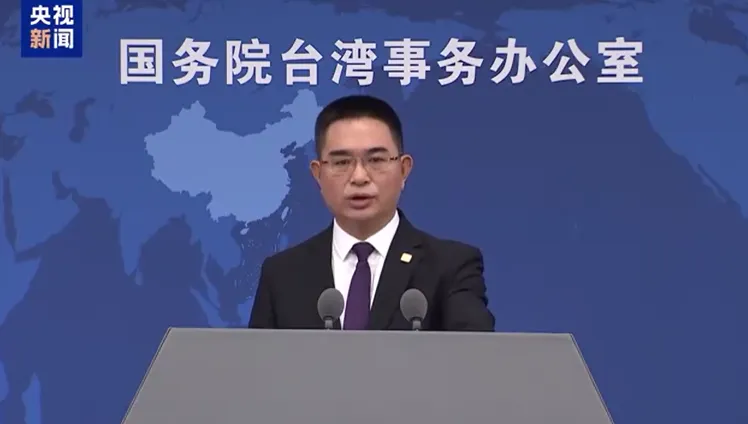 陳斌華主持國台辦例行記者會。（圖／翻攝《央視新聞》）