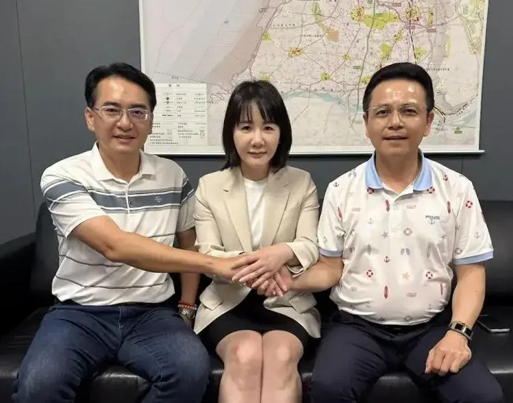 謝衣鳯、洪榮章、柯呈枋，發表共同聲明呼籲黨中央以民調方式找出縣長提名人選。（圖／謝衣鳯辦公室提供）