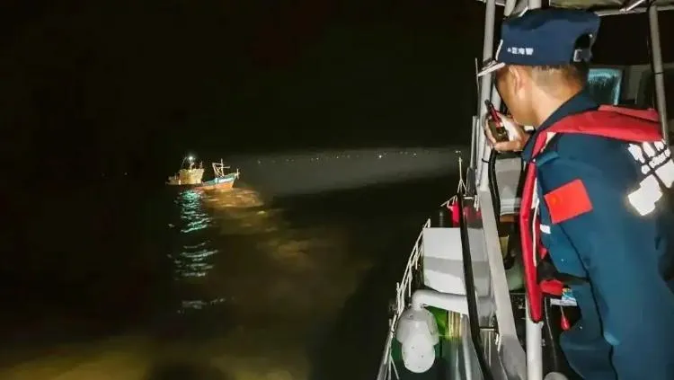 大陸浙江海警局日前宣布，歷經近兩年偵查，成功摧毀以李某、程某為首的特大凍品走私犯罪集團。（圖／翻攝紅星新聞）