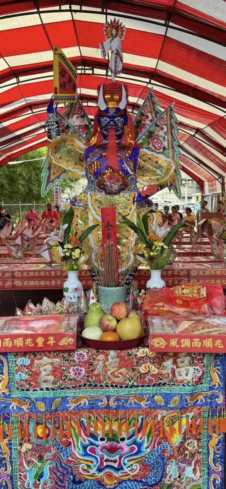 民眾曾在普渡時無意間有所祈求，而且所求有應，可能是無形眾生的幫忙，應該拜拜或做善事來回饋。（圖／林意欽攝影）