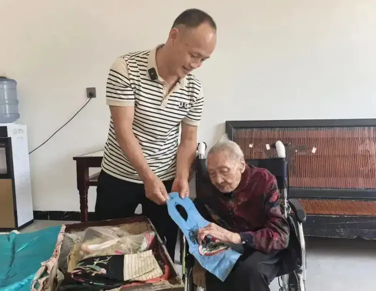 103歲的老太太杜虎珍於日前過世。(圖/翻攝《極目新聞》)