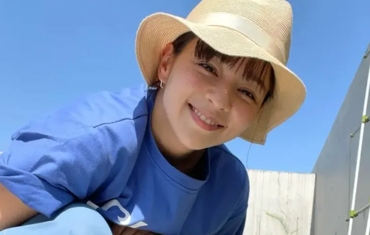 日本女星加藤羅莎(加藤ローサ)因拍攝婚紗雜誌廣告爆紅。(圖/翻攝加藤羅莎IG)