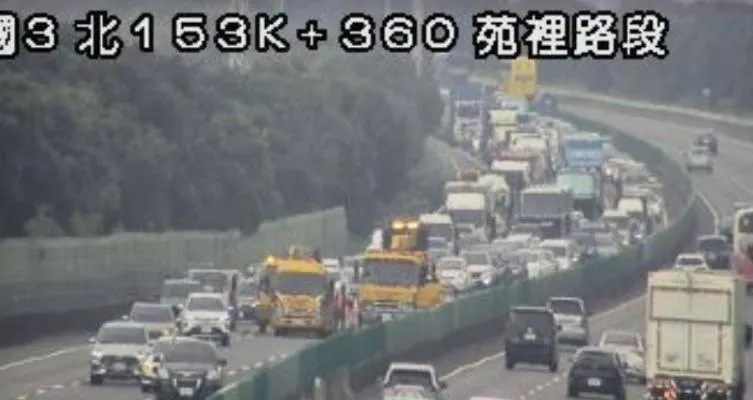 國道3號北向154公里處發生大貨車翻覆事故。（圖／翻攝自高公局網站）