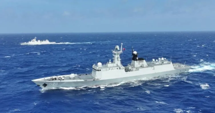 解放軍與印尼海軍在台灣東部海域演練。(圖/翻攝新浪微博)