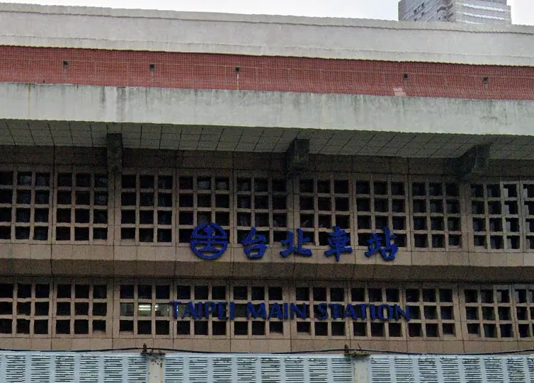 台北車站商場經營權交接引撤櫃爭議,台鐵:未獲同意不得提前退場。(圖/示意圖/取自Google Maps)