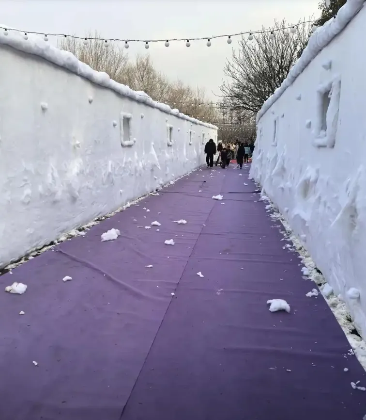 用棉花打造的雪景。（圖／翻攝《極目新聞》）