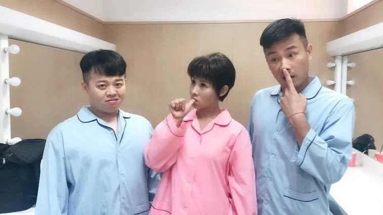 兵家綺（中）曾與傅子純（右）在八點檔《幸福來了》中合作。（圖／翻攝FB 兵家綺）