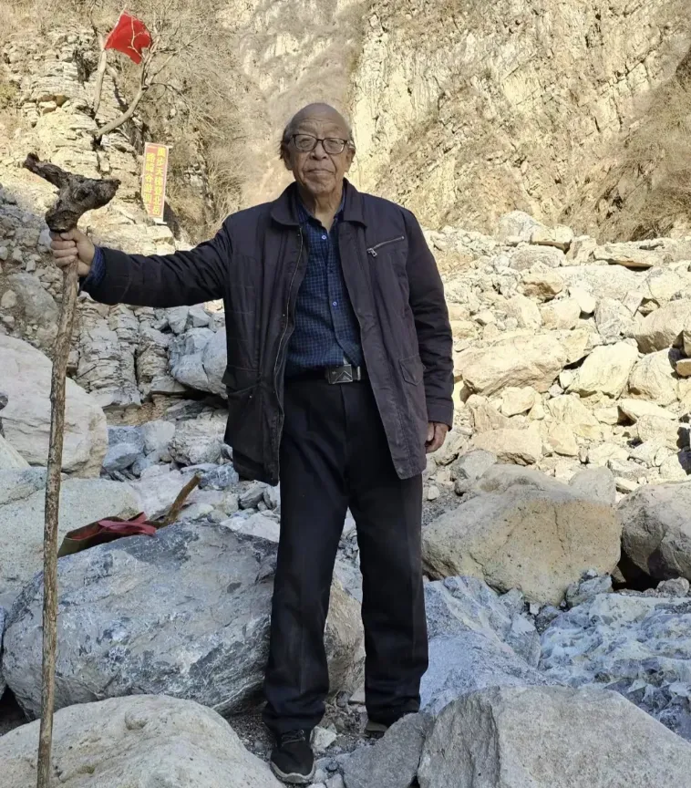 趙記臣在神仙山。（圖／翻攝《縱覽新聞》）