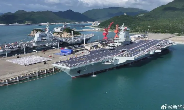 大陸福建艦正式成軍服役。(圖/新華社)