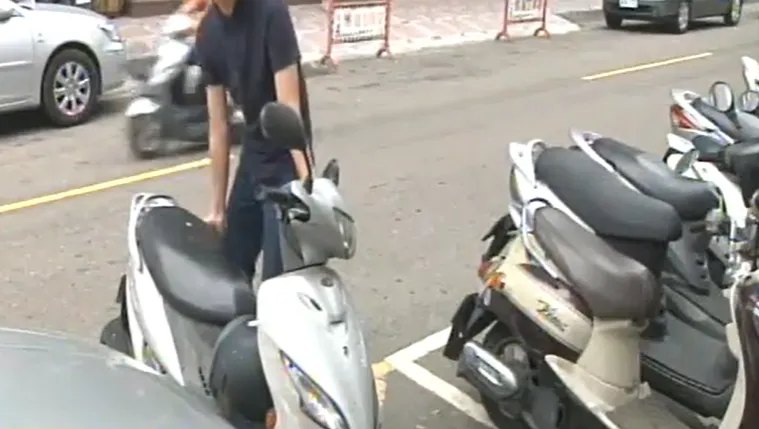 桃園市交通局4月1日起將試辦「大型重型機車停放路邊機車格」新制。（示意圖／中天新聞）