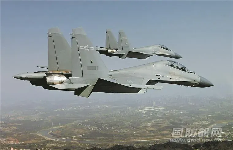美媒曝光解放軍可能封台步驟。圖為殲16戰機日前訓練。(圖/大陸國防部網站)