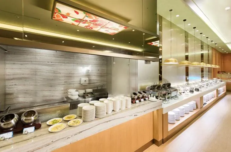 富信大飯店推出優惠,汐止區居民於早餐時段至樂廚自助餐廳用餐,即享早餐85折。(圖/翻攝自富信大飯店官網)