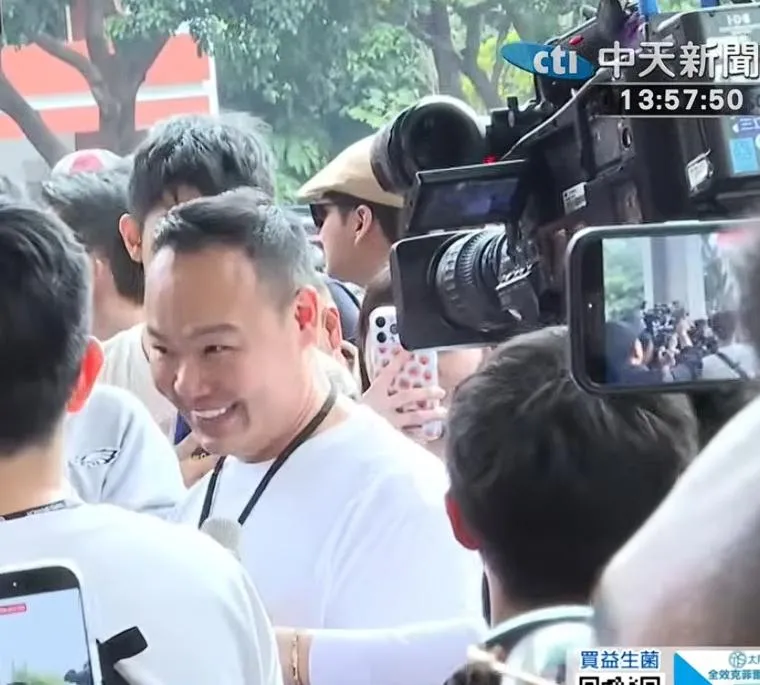 謝瑞益競標的丰采。(圖/中天新聞)