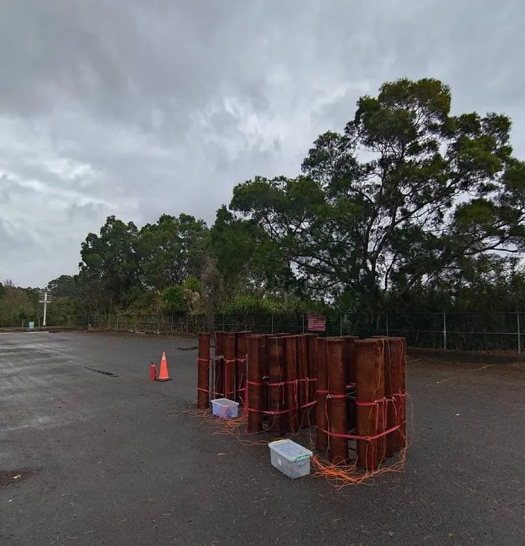 水利署北水分署3日早上配合春雨到來，施放500公尺高空焰彈進行人工增雨。（圖／北水分署提供）
