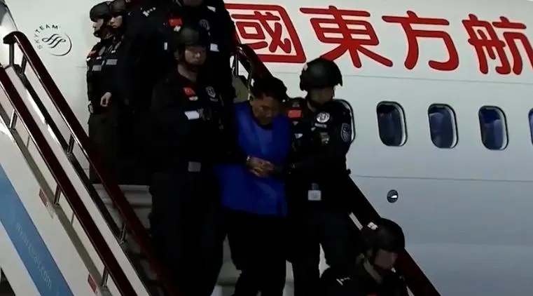 徐發啟等人於去年1月透過中緬執法安全合作機制被押解回大陸。（圖／翻攝《極目新聞》）