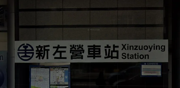 高鐵員工涉在台鐵新左營站男廁裝針孔攝影機偷拍。(示意圖/翻攝自Google Maps)