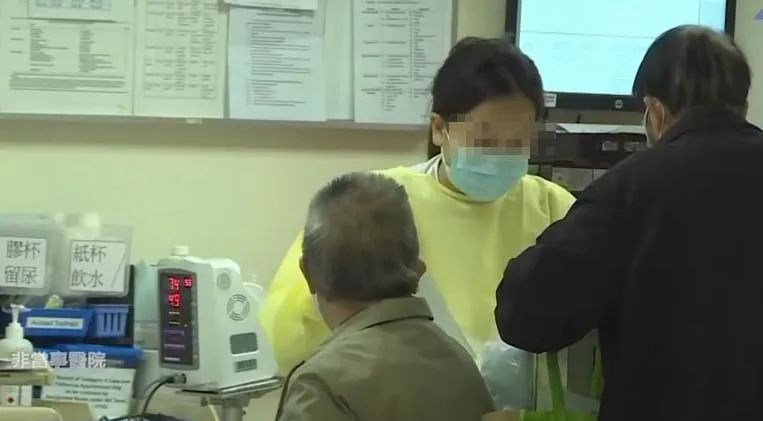 網友分享，在病歷上看到病人名字中有「茜」字，未加思考便念成「ㄑㄧㄢˋ」，卻遭病患當場糾正應該念「ㄒㄧ」。（示意圖／中天新聞）