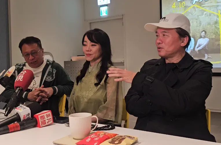 孫鵬(右一)認為兒子適合當職業軍人。(圖/記者黃玉婷 攝)